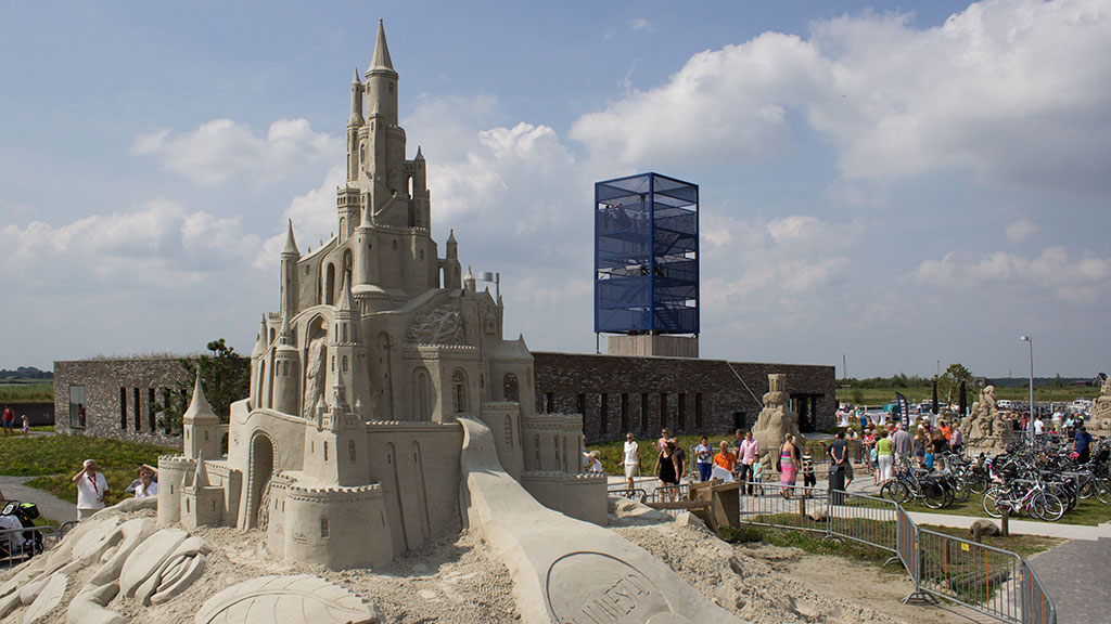 Drone beelden Zandsculptuur festival Blauwestad